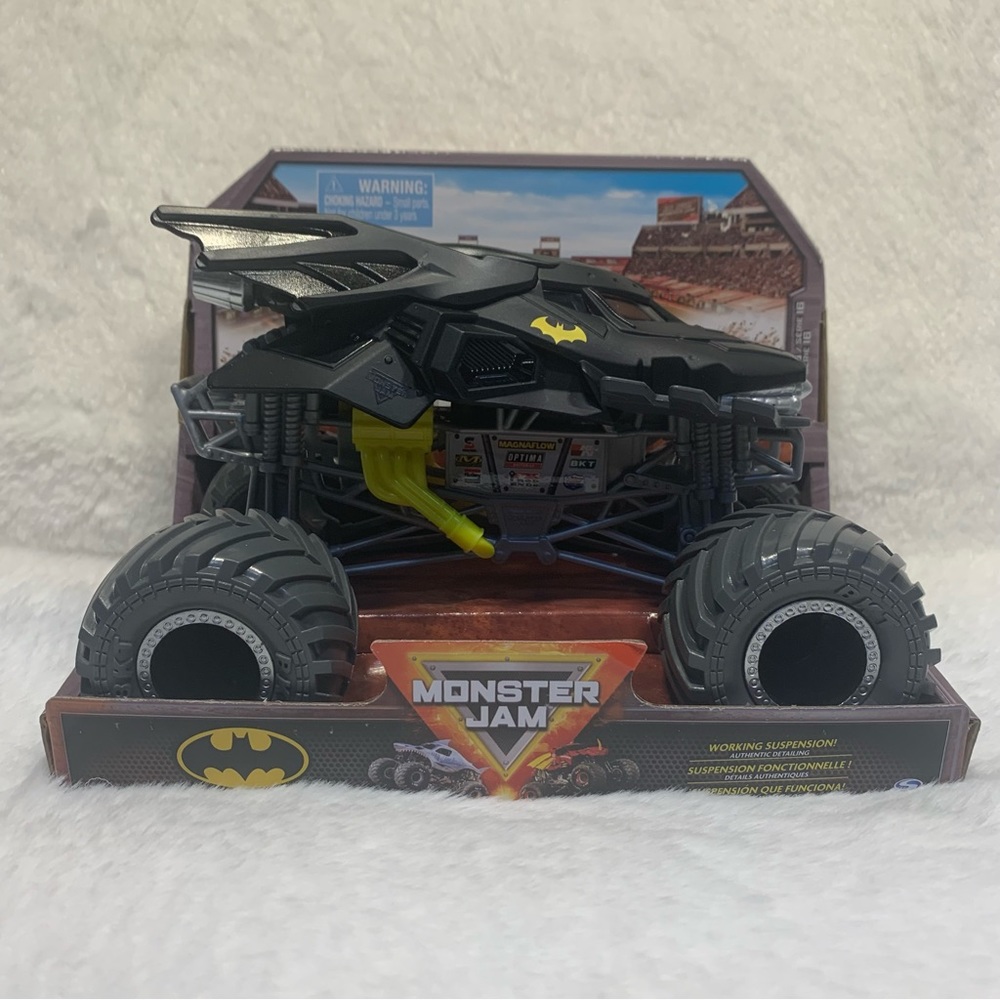 Monster Jam BATMAN Series 16 True Metal Monster Truck Toy 1:24 Scale